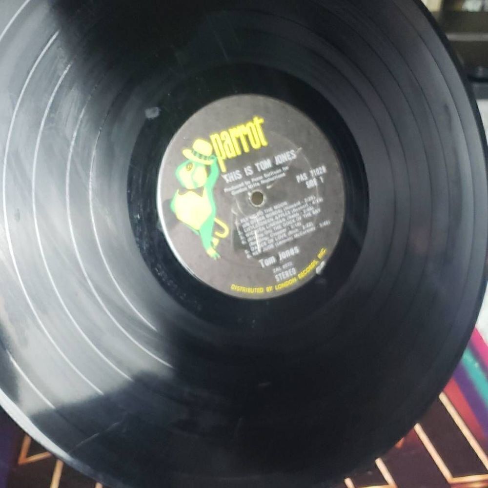 Tom Jones Vinyl Record - Picture 12 of 13